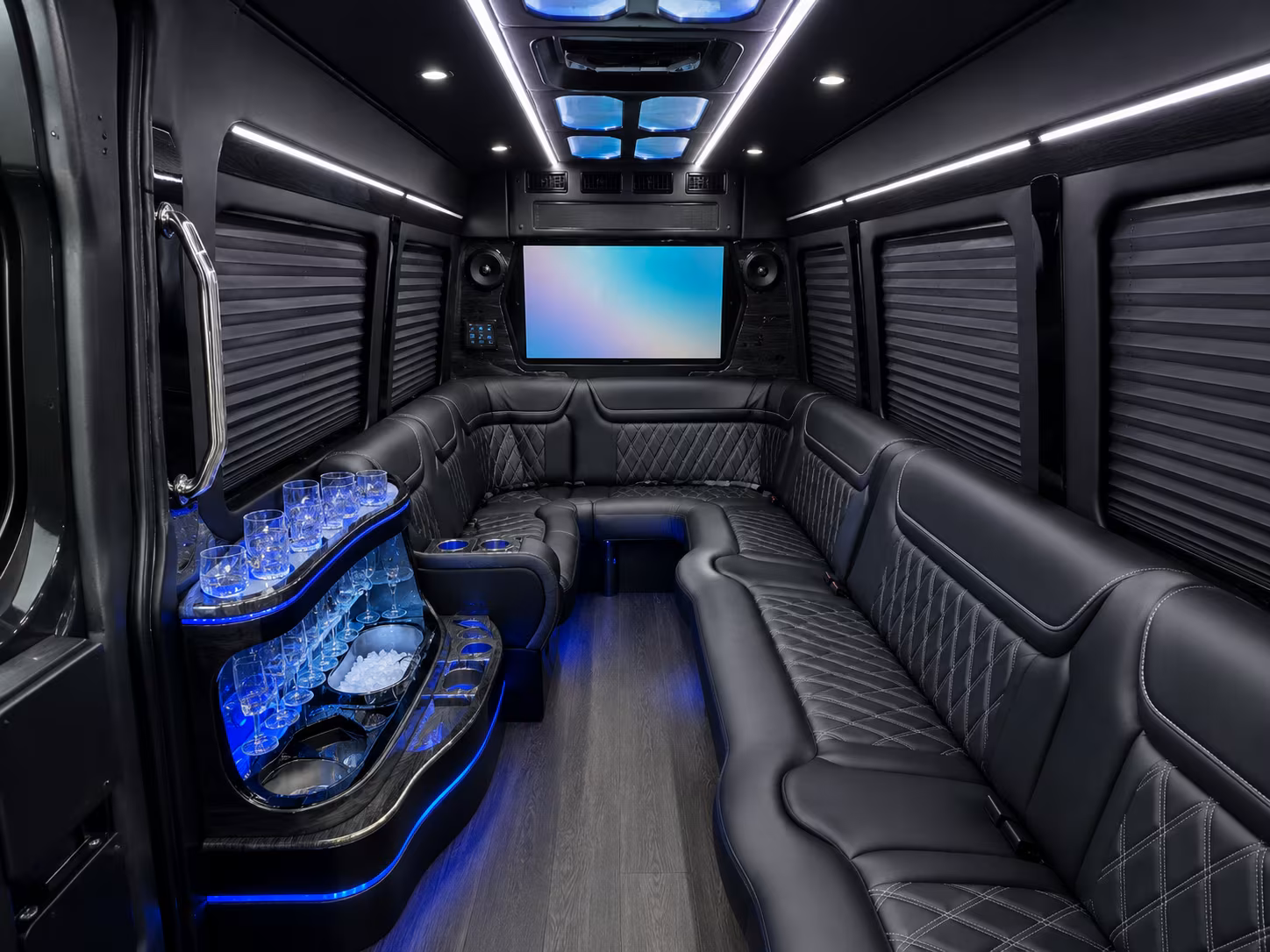 kirklandcharterbusservices com connects you to airport transfers between kirkland and seattle tacoma international sea