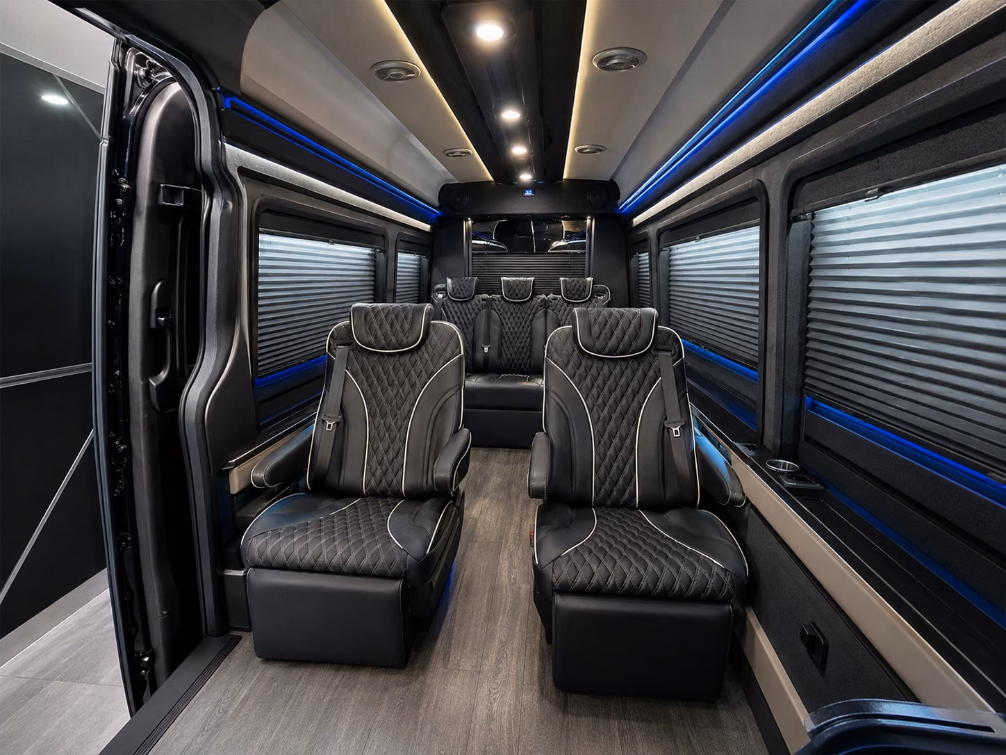 we make it easy to compare airport shuttle buses for large groups flying out of seattle